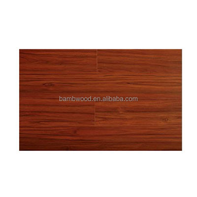 Mejora tu espacio con un piso laminado de madera de haya con un diseño moderno y cómodo