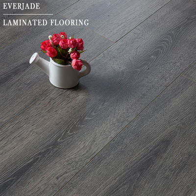 Actualice su hogar con suelos laminados impermeables en relieve para decorar la moda
