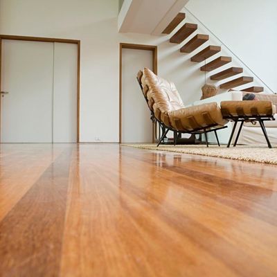 Experimenta la belleza y la durabilidad de los pisos de madera de tres capas de ingeniería de roble rojo