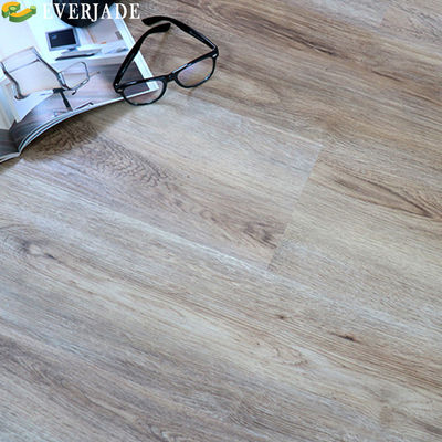 Plancha de suelo de vinilo de 4 mm SPC con textura de madera a prueba de fuego y capacidad de diseño gráfico