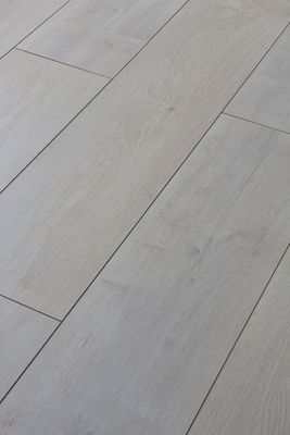 AC4 Rate resistente al desgaste T G Laminado de piso de escalera máquina de nariz para pisos de ingeniería