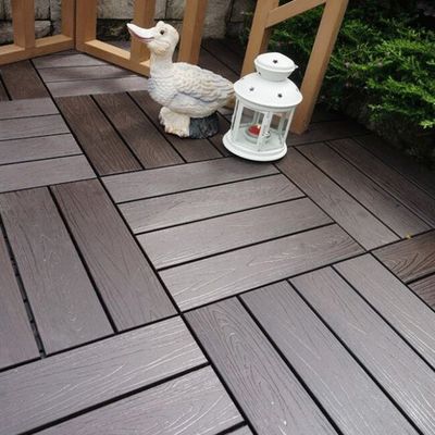 Crea un hermoso área al aire libre con azulejos de WPC y azulejos de cubierta duraderos de 300x300x22/25 mm