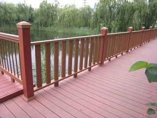 Transforme su jardín con cercas compuestas de madera de jade y plástico como si fuera madera real