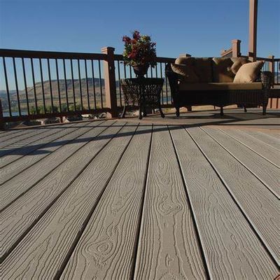 Mejore su área de la piscina que lo rodea con pisos compuestos de plástico de madera de color claro
