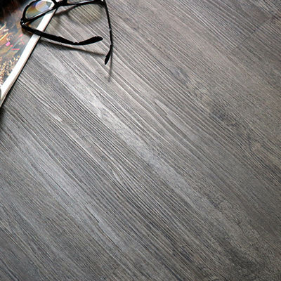 Pavimento de PVC de vinilo autoadhesivo con diseño en relieve