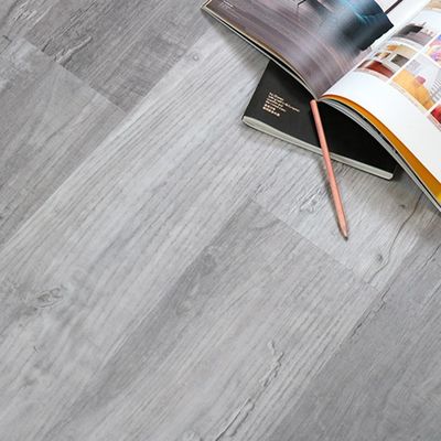 Pavimento de PVC de vinilo autoadhesivo con diseño en relieve