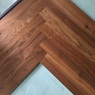Piso de madera de ingeniería de múltiples capas 15 mm Plancha de roble de nuez para escaleras de dormitorio Instalar