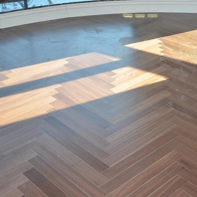 Pavimento de madera de ingeniería de múltiples capas de roble mariposa conjunta de espresso suelo de madera de satén