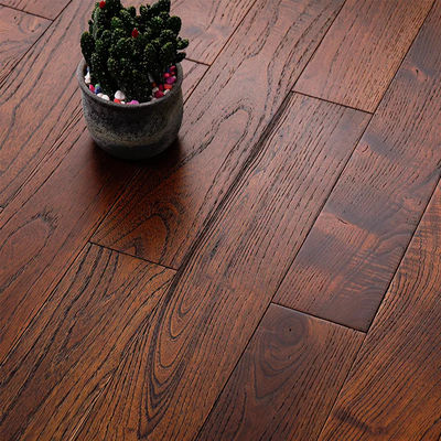 Piso de madera de roble resistente a los arañazos