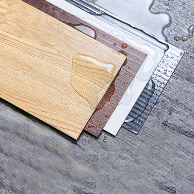 Color del piso de madera del hotel fácil de instalar 4,0 mm de ranura comercial veneer de suelo de SPC