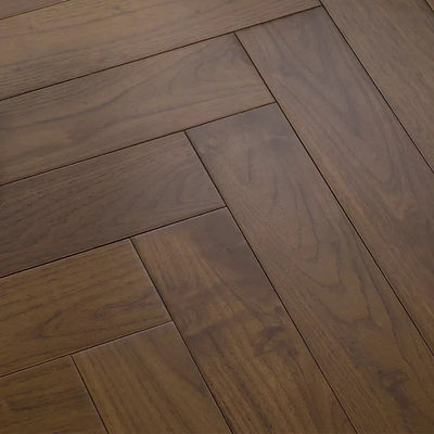 Pisos de madera de roble de hueso de pescado ecológicos duraderos y elegantes para el salón
