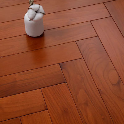 Pisos de madera de roble de hueso de pescado ecológicos duraderos y elegantes para el salón