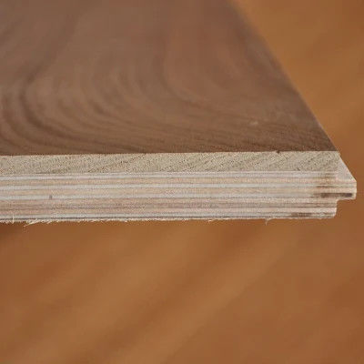 Suelos de roble laminados de tres capas para una instalación suave
