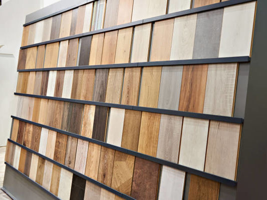 Pavimento de madera marrón gris de grano de madera resistente al agua