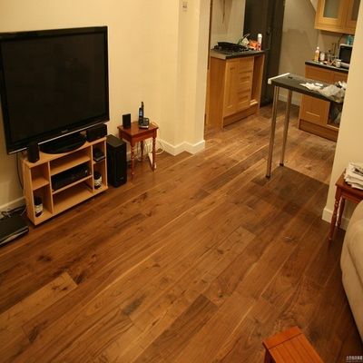 Piso de madera de ingeniería de tres capas de roble europeo de 20 mm con acabado en relieve negro