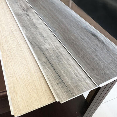 Moderno diseño resistente de madera real carilla de hierro de hueso de vinilo de suelo a un precio competitivo