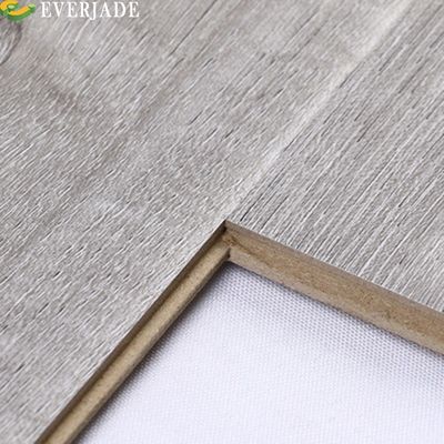 Piso de vinilo de laminado rígido e impermeable con textura de madera