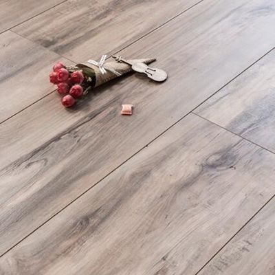 Piso de vinilo de laminado rígido e impermeable con textura de madera