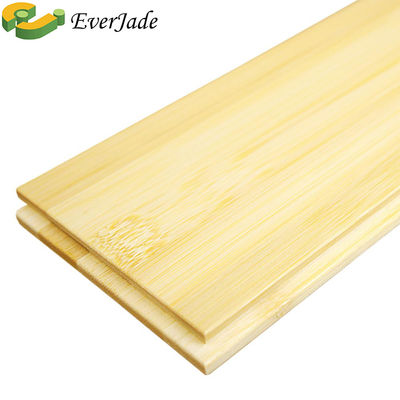 Piso de madera natural para espacios al aire libre