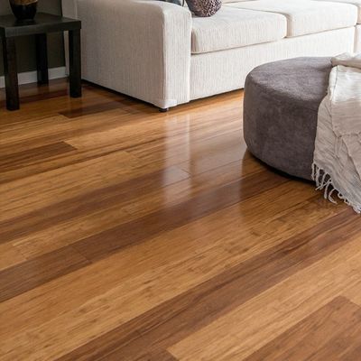 Piso de madera natural para espacios al aire libre