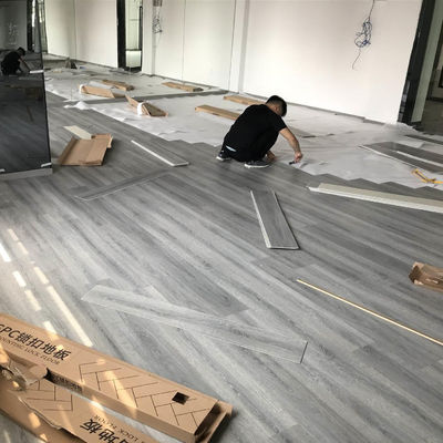 Pavimentos de madera de vinilo para interiores con instalación fácil y recubrimiento UV resistente al agua