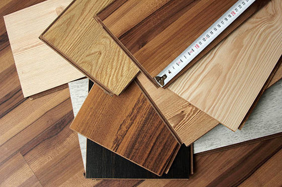 Tejas de piso laminadas de hueso de pez antiestáticas de U-Groove-V-Groove para sala de estar