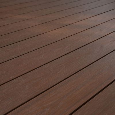 Suelos compuestos de madera y plástico para tableros de cubierta resistentes a los rayos UV y a la impermeabilización en gris plateado