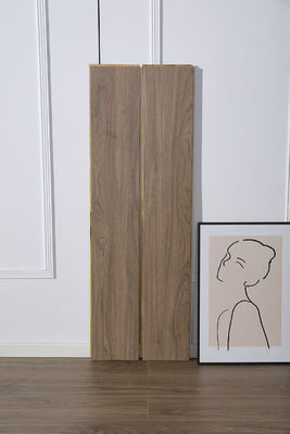 Plancha de roble de tres capas de longitud variable Suelos de madera dura de roble lisa con valinge 5G/ T G