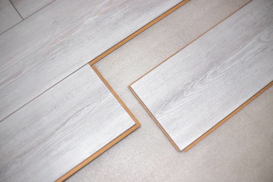 Diseño moderno 1218*240mm Laminado Blanco Lavado para suelos de madera Estilo moderno