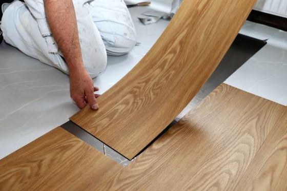 Certificado CE PVC a prueba de fuego Lvt Click Vinyl Plank piso 5mm 8mm impermeable azulejos laminados