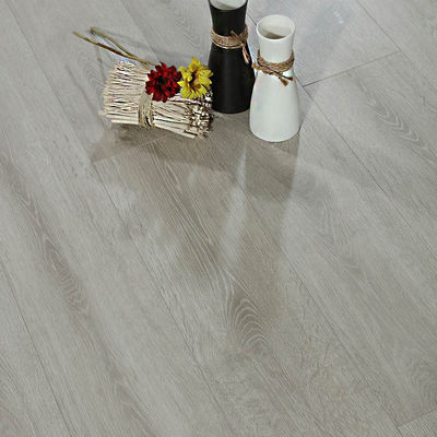 Suelos laminados de ranura en V ecológicos con estilo de borde de ranura en V en madera gris negra