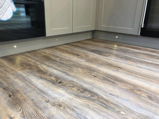 Resistente al fuego PVC impermeable Lvt Vinyl Clique piso de lujo Vinyl plancha para interiores
