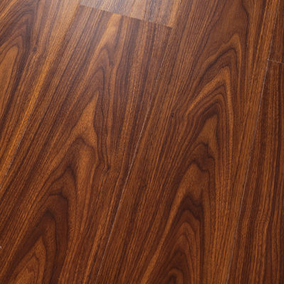 Capacidad de solución del proyecto Suelos laminados de grano de madera para soluciones económicas