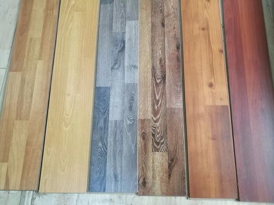 OEM ODM de pisos de vinilo de laminado gris en el Reino Unido con certificado ISO9001 / ISO14001 / CE