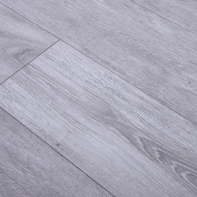 1218*303mm Pisos de madera laminada de roble resistentes al fuego y al agua para mejorar el salón