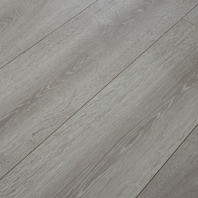 1218*303mm Pisos de madera laminada de roble resistentes al fuego y al agua para mejorar el salón