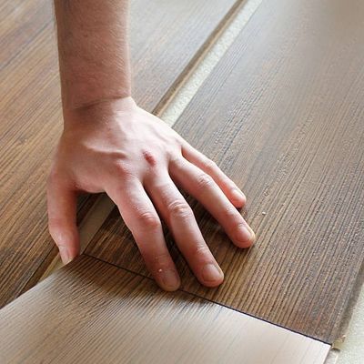 El piso laminado en relieve con cepillo TAP GO Decor Sistema de clic de suelo de madera