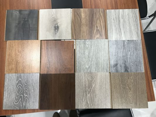 El piso laminado en relieve con cepillo TAP GO Decor Sistema de clic de suelo de madera