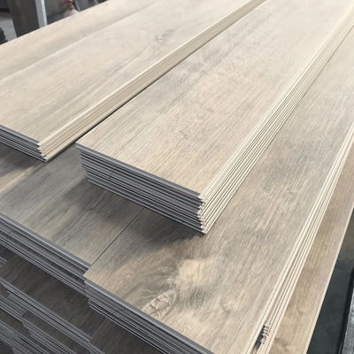 Moderno diseño 4.0mm-10mm resistente al desgaste SPC piso de vinilo con protección UV laca