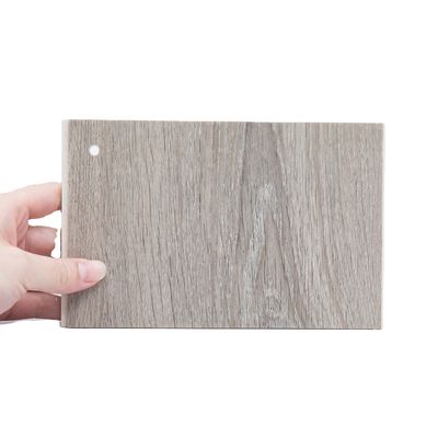 100% impermeable 4mm 5mm 6mm material virgen de vinilo de tabla de madera de grano de suelo Spc clic de vinilo para el hogar
