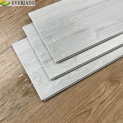 Fácil instalación Sistema de clic Unilin SPC piso de planchas de vinilo con revestimiento de laca UV