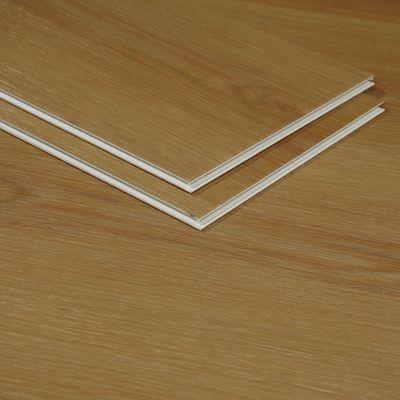 Fácil instalación Sistema de clic Unilin SPC piso de planchas de vinilo con revestimiento de laca UV
