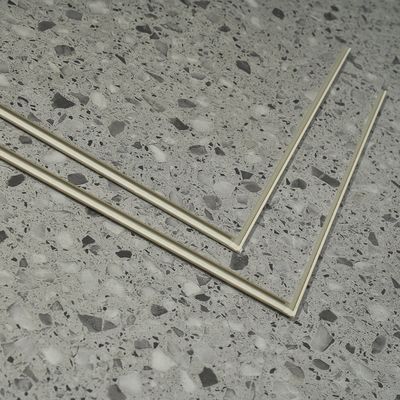 Fácil instalación Sistema de clic Unilin SPC piso de planchas de vinilo con revestimiento de laca UV