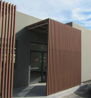 Panel de pared exterior de extrusión de WPC de color personalizado para revestimiento exterior moderno