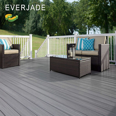 Decking de madera y plástico compuesto de 150x25 mm para el embarcadero de la piscina rumana