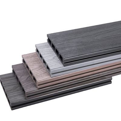 DIY Gris claro grabado en relieve coextruso Piscina impermeable tablones exterior Piso Wpc Decking
