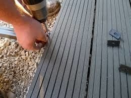 DIY Gris claro grabado en relieve coextruso Piscina impermeable tablones exterior Piso Wpc Decking