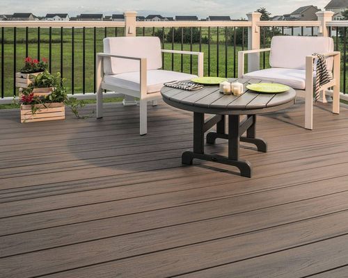 Decking compuesto de superficie de madera en relieve respetuosa con el medio ambiente para jardines y patios