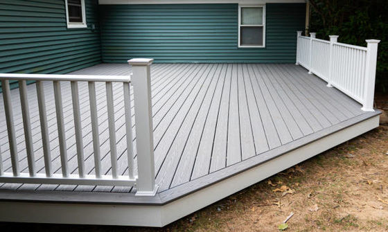 Decking en relieve 3D de WPC reciclable para jardines sostenibles