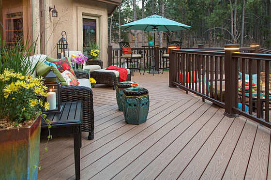 Decking en relieve 3D de WPC reciclable para jardines sostenibles